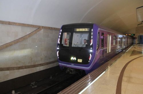 Bakı metrosunda daha iki yeni qatar xəttə buraxıldı - FOTO