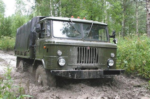 В Армении перевернулся перевозящий военнослужащих грузовик