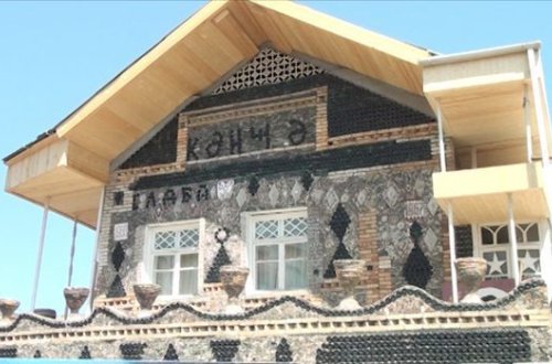 Знаменитый Бутылочный дом в Гяндже ремонтируется - ВИДЕО