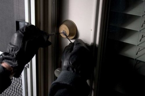 Mənzilə oğurluğa girən şəxs ev sahibini döydü