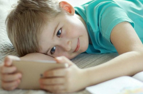 Nə üçün uşağa 12 yaşa qədər telefon vermək olmaz? - 5 səbəb