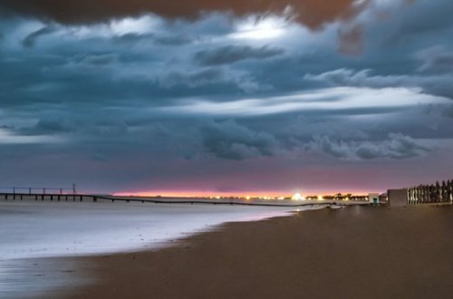 17-летняя волейболистка была изнасилована полицейскими на российском пляже