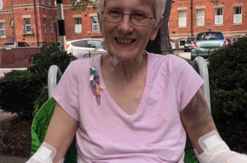 Женщина попала в больницу с камнями в почках и лишилась конечностей