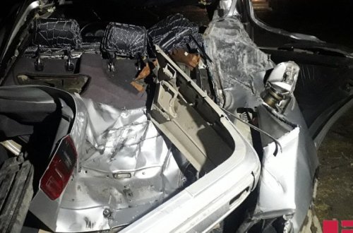 В Шемкире «КамАЗ» опрокинулся на «Mercedes»: есть пострадавшие - ФОТО