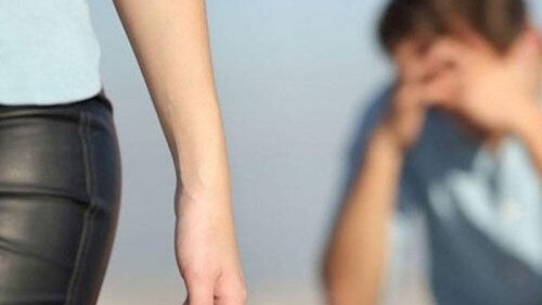 Bakıda arvad evdən pulları götürüb qaçdı - kişi polisə dedi