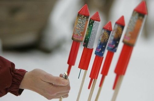 В Баку задержан мужчина, устроивший фейерверк во дворе дома