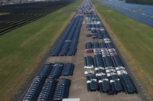 Кладбище новых Mercedes в Германии - ВИДЕО