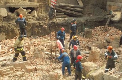 Rusiyada binanın divarı uçdu - 11 nəfər dağıntılar altında