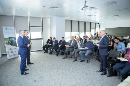 Mirzə Əliyev: “Yeni qaydalar fermerlərin gübrəni lazım olan zaman özlərinə yaxın yerlərdən və nağdsız ödəmə ilə almasına imkan verəcək”