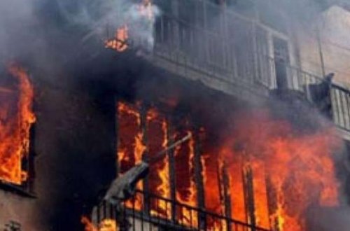 Paytaxtda DƏHŞƏTLİ HADİSƏ: gənc qız özünü yanan binanın 14-cü mərtəbəsindən atdı - ANBAAN VİDEO