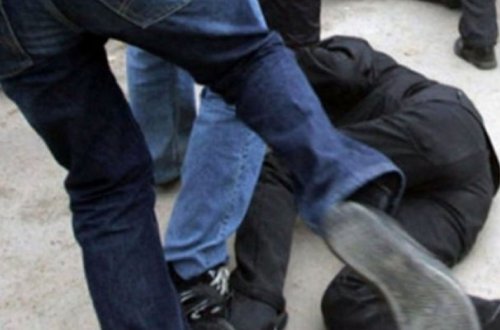 В Баку пьяная компания избила молодого мужчину