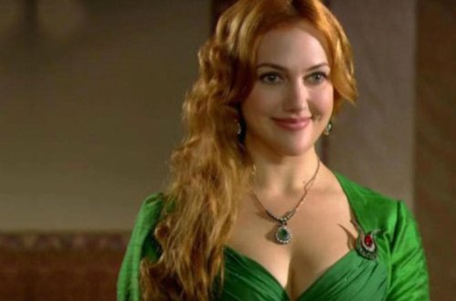Meryem Uzerli alt paltarında selfi etdi - FOTO