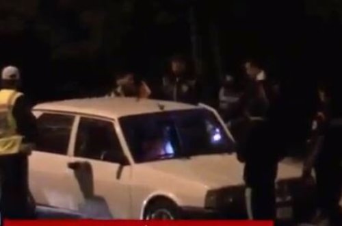 BİABIRÇI HADİSƏ: azərbaycanlı qızlar maşında turistlərlə intim əlaqədə olarkən polis belə tutdu - VİDEO