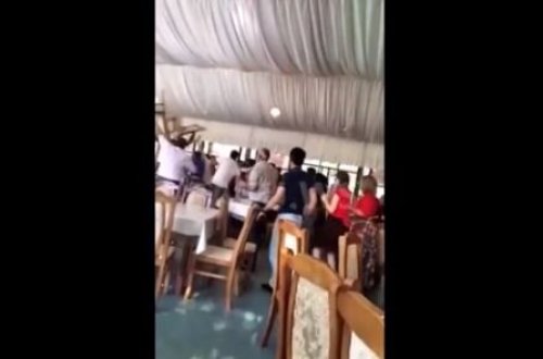 Azərbaycanda toyda kütləvi dava - Stullar, qab-qacaq göydə uçuşdu - VİDEO