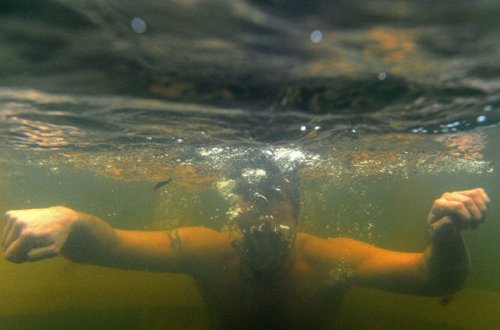 В Уджаре водолазы ищут тело утонувшего