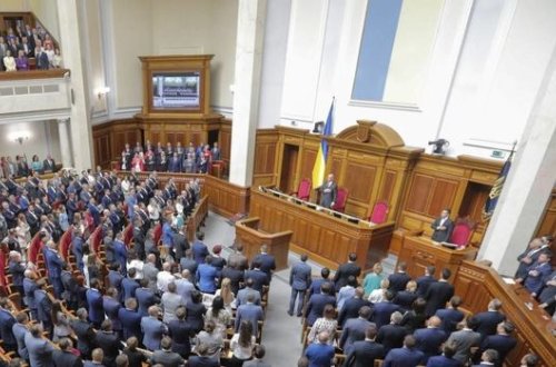 Первое заседание новой Рады длилось больше 16 часов