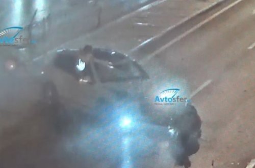 В Баку мать спасла детей из дымящегося автомобиля - ВИДЕО