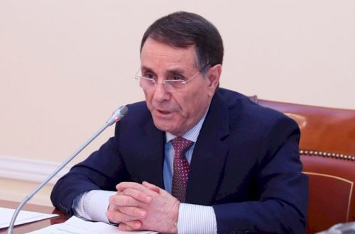 Novruz Məmmədov Surət Hüseynovun qərarında dəyişiklik etdi