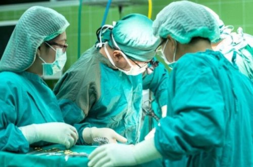 Həkimlər məsafədən uğurlu cərrahiyyə əməliyyatı aparıblar
