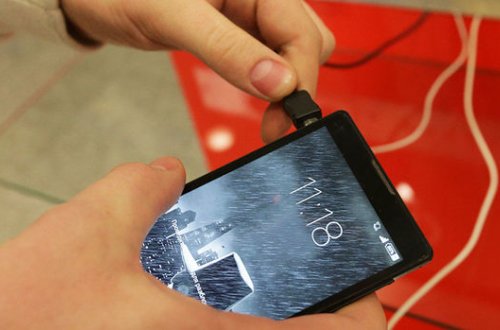 10 yaşlı qız telefonununa enerji ehtiyatı dolduran zaman cərəyəndan öldü