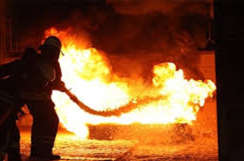 В Кюрдамире сгорели 12 магазинов