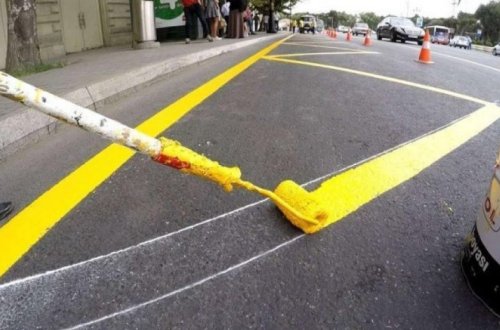 В Баку продолжается обновление дорожной разметки