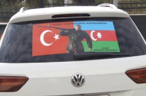 Mübariz İbrahimovun şəkli ilə sərhədi vizasız keçdi (VİDEO)