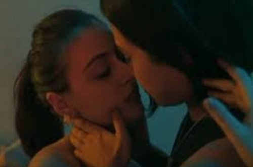 Bakının Türkan kəndində İYRƏNC HADİSƏ - Ana qızıyla lezbiyan hərəkətləri edib, VİDEONU ÖZ SEVGİLİSİNƏ GÖNDƏRİRMİŞ