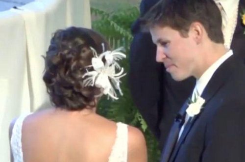 Toyda mikrofonu açıq qalan gəlin biabır oldu: 