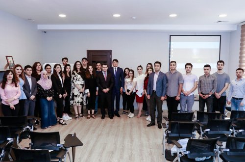 Fuad Muradov “Xaricdə magistr təhsilinin maliyyələşdirilməsi” müsabiqəsinin qalibləri ilə görüşüb