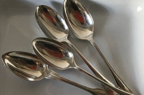 Anasının gözü qarşısında qaşığı uddu, özünü yandırmaq istədi - BAKIDA