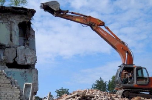 Bakıda bu məktəblərin binası sökülərək yenidən tikilir