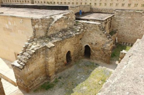Bir bəzəklə tarixə düşən Pir Hüseyn xanəgahı: ermənilər buradan da oğurluq edib - FOTO