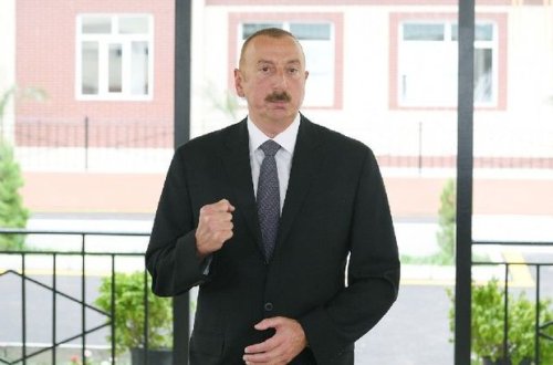 Ильхам Алиев на открытии электростанции 