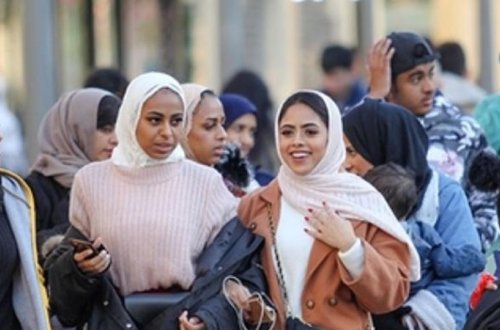 İranlılar Azərbaycan manatı toplayır (SƏBƏB)