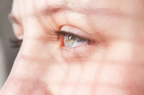 Женщина плохо умывалась и расплодила на глазах полчища паразитов