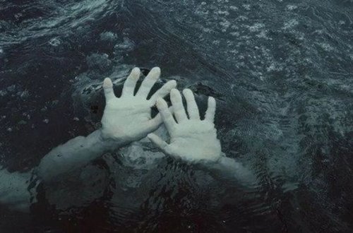 Meksikada daşqın zamanı gənc qızın ölüm anı - ANBAAN VİDEO