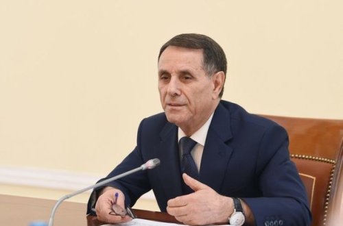 Премьер утвердил размеры зарплат работников ряда профессий