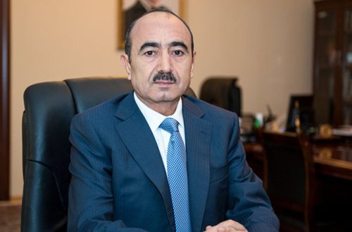 Əli Həsənov: “İşə gələrkən yolda onu dinlədim, zövqümü oxşadı”