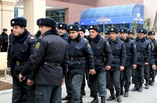 Azərbaycanda polislərin maaşları artırıldı