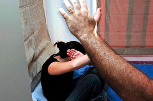 Qızının əxlaqsızlıq etdiyini öyrənib təcili Bakıya gəldi, 