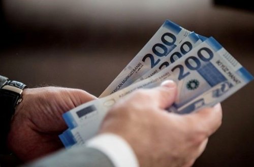 Министр: В системе образования средняя зарплата превысила 600 манатов