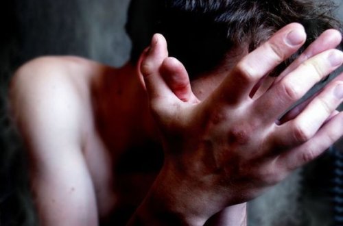 Üçüncü dəfə evlənmək istəyən kişini arvadları döydü - VİDEO