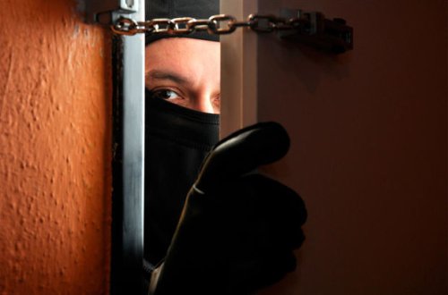 В Баку обокрали коменданта: воры притворились работниками 