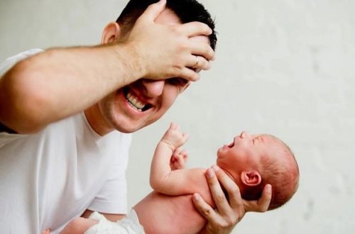 Amerikalı cütlük süni mayalanma etdi, asiyalı uşaq doğuldu