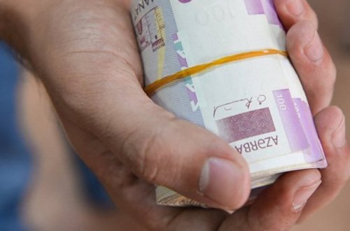 В Баку муж обокрал жену