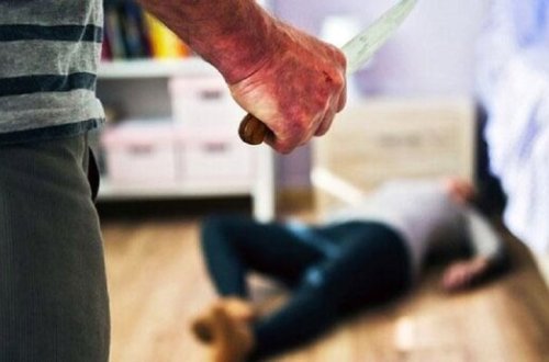 Bakıda arvadını evində xəyanət edərkən tutan ər bıçaqlandı