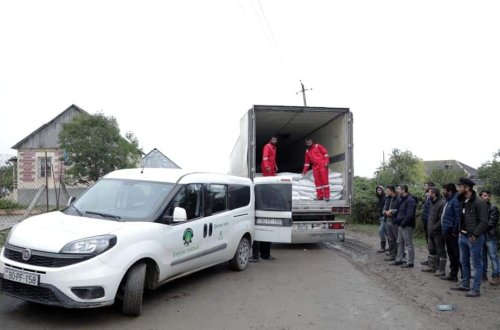 MÖVSÜMÜN İLK SƏYYAR SATIŞ XİDMƏTİ BAŞ TUTDU