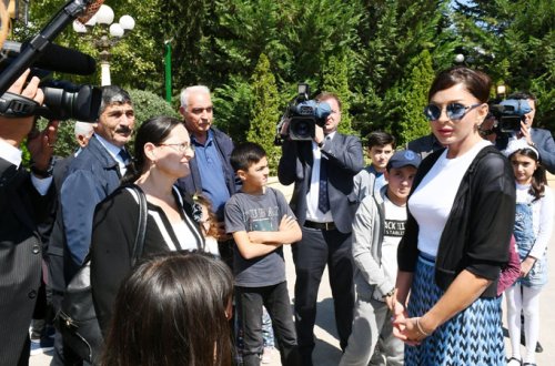 Mehriban Əliyeva Şamaxıda səfərdə olub (FOTOLAR)