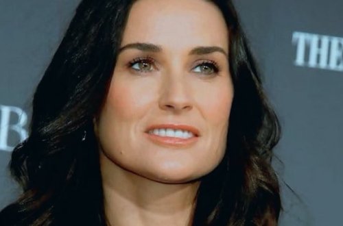 56-летняя Деми Мур грозится рассказать о грязных изменах звезды Голливуда